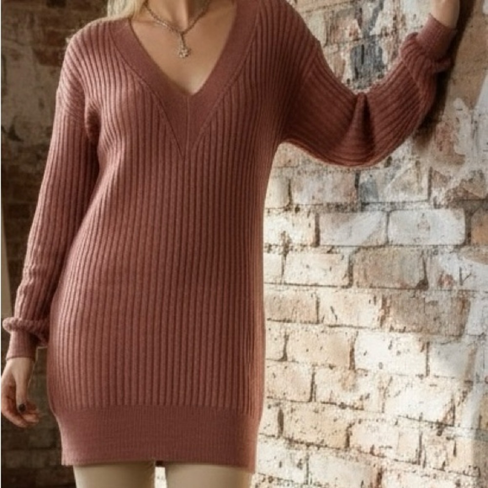 Elegant V-Neck Sweater in Warm Rose